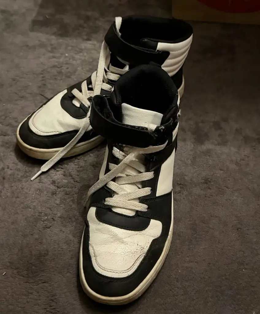 Продам женскую обувь, размер 38, и мужские кроссовки Nike, размер 45.