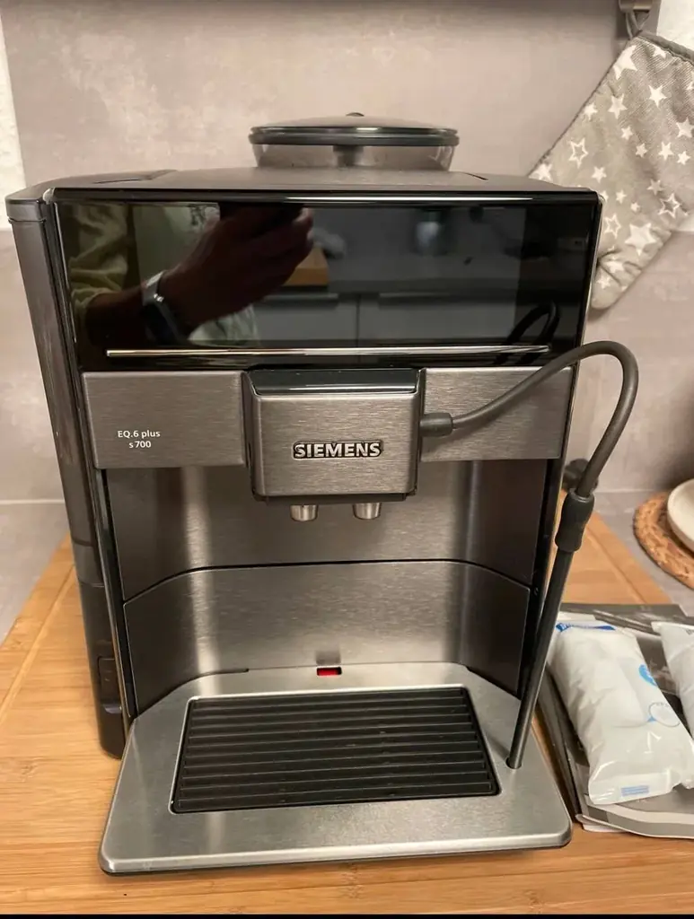 Продам кофемашину Siemens EQ6 plus s700 карбон (лимитированная серия)  в отличном состоянии, как но…
