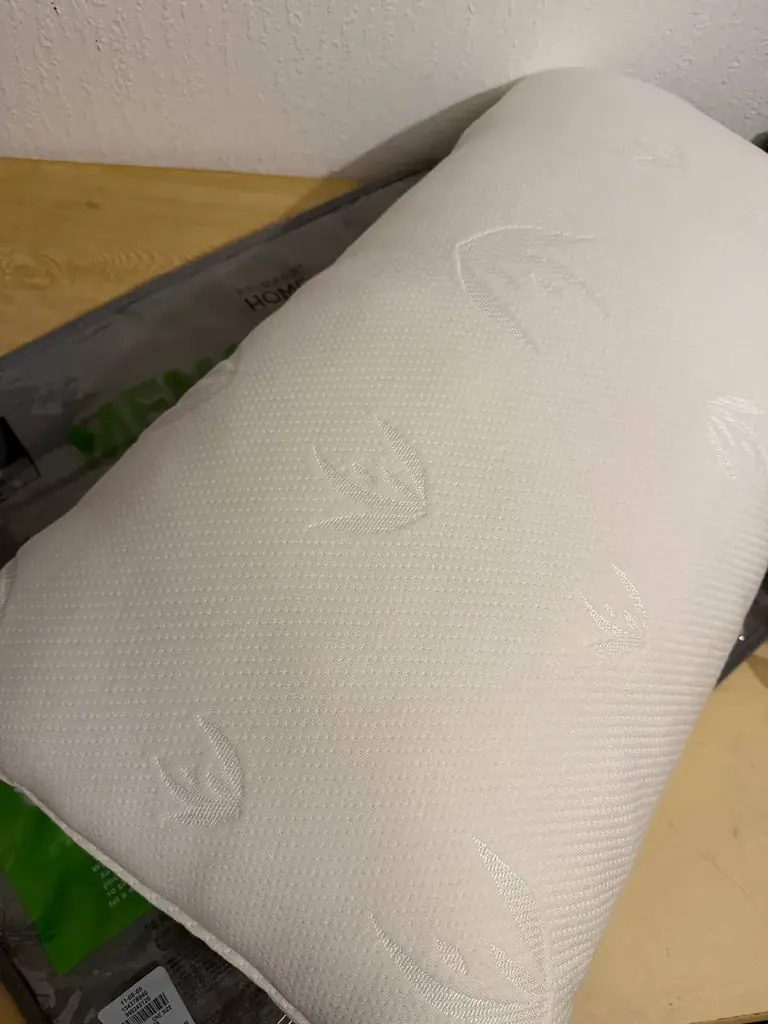 Продам ортопедичну подушку Memory Foam — 40×70 см.