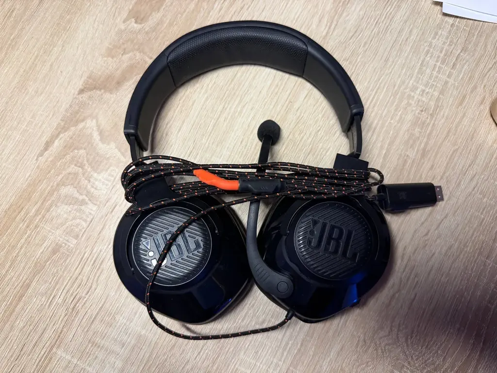 Игровые наушники JBL - бесплатно