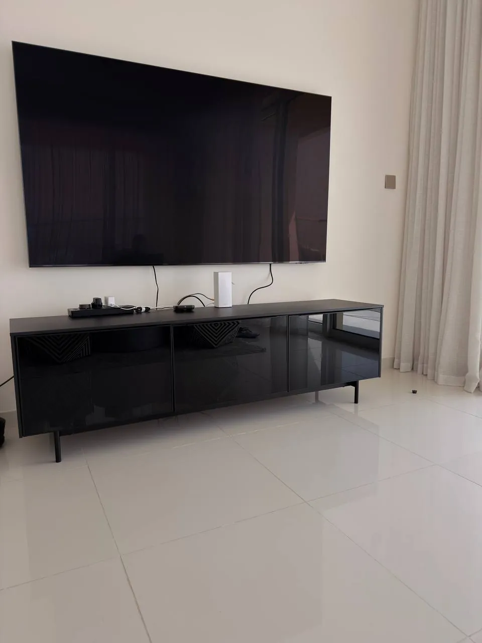 Тумба для телевизора 750 aed.