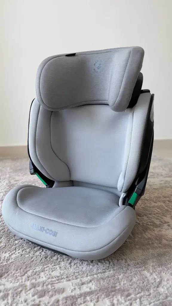 1) Детское автокресло Maxi Cosi от 3 до 12 лет. 300aed