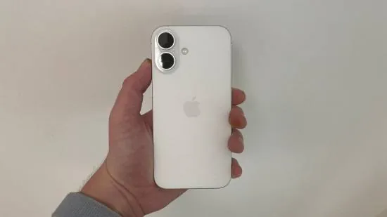 Продам iPhone 16, белый, идеальное состояние. Battery Health 91%. Покупал в Dubai Mall. Цена - 2 00…