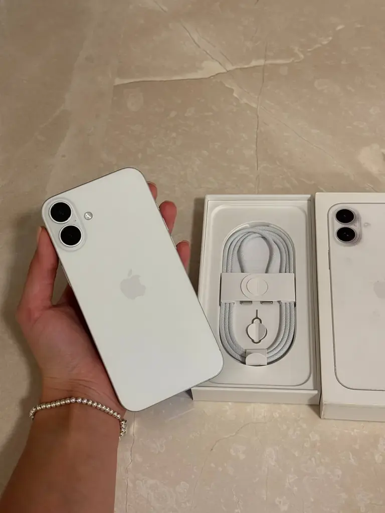 iPhone 16 Plus 128GB — 2 500 AED