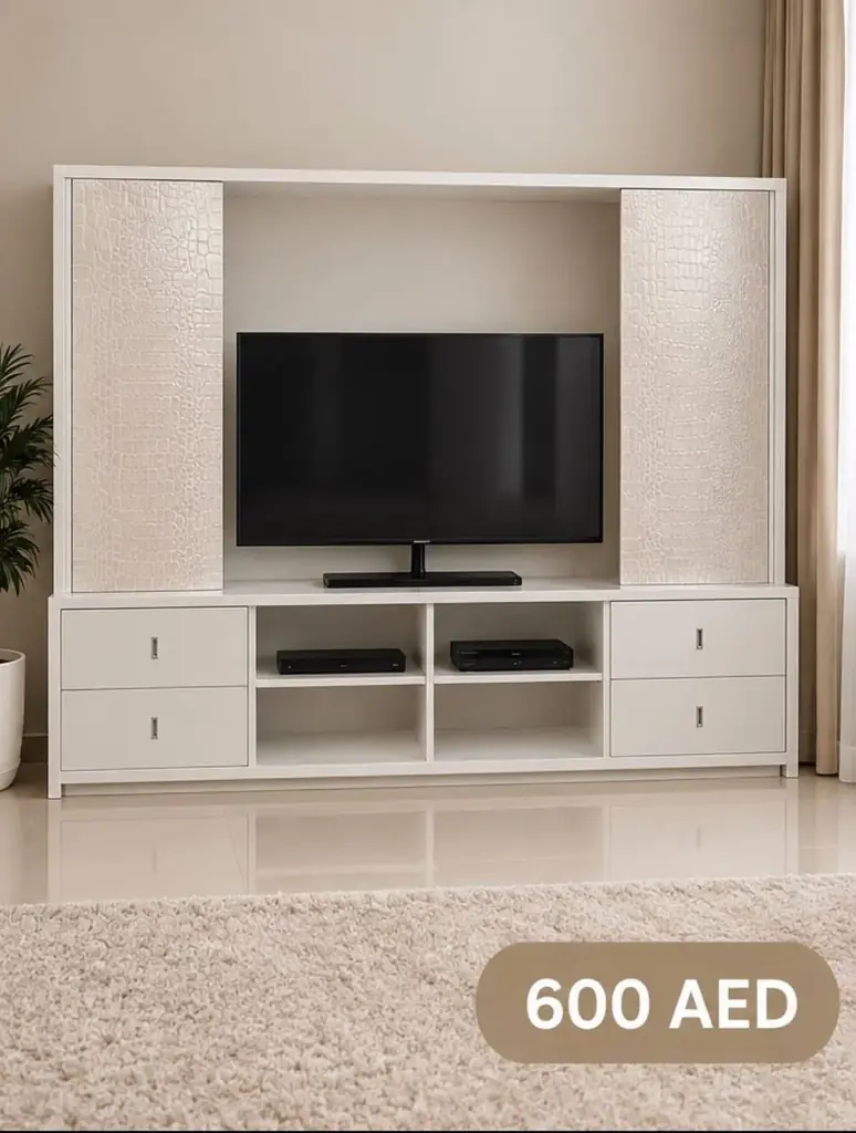 Белая стенка из Home center. Покупали за 2300, продают и за 600 дирхам. Локация Emirates mall