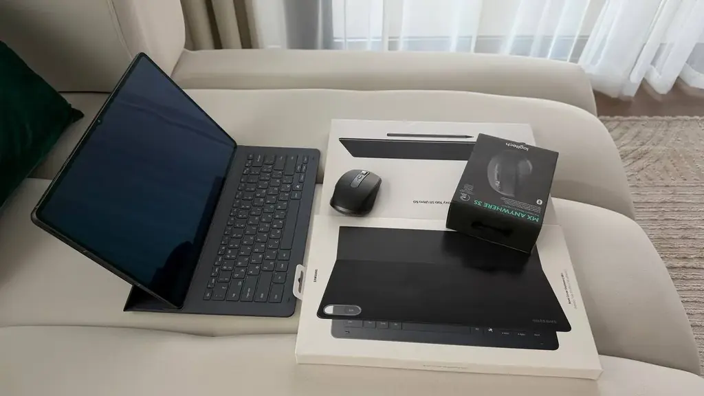 Продам новый Samsung Galaxy Tab S11 Ultra + официальная русифицированная клавиатура.