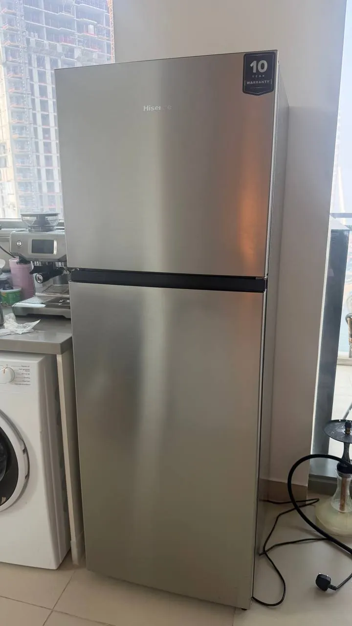 Продается холодильник, 400 Aed, самовывоз Дубай Марина