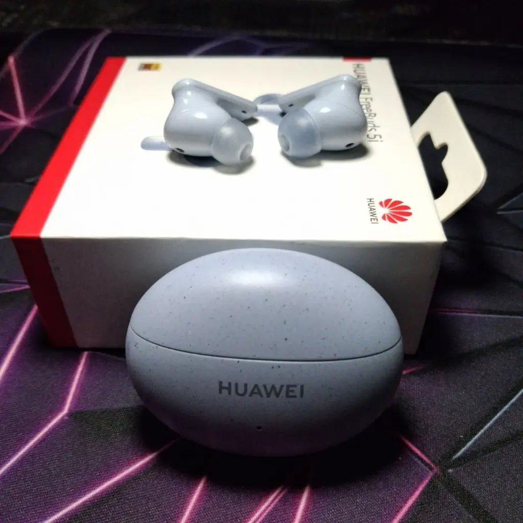 Беспроводные наушники Huawei FreeBuds 5i – Б/у в отличном состоянии (150 AED)