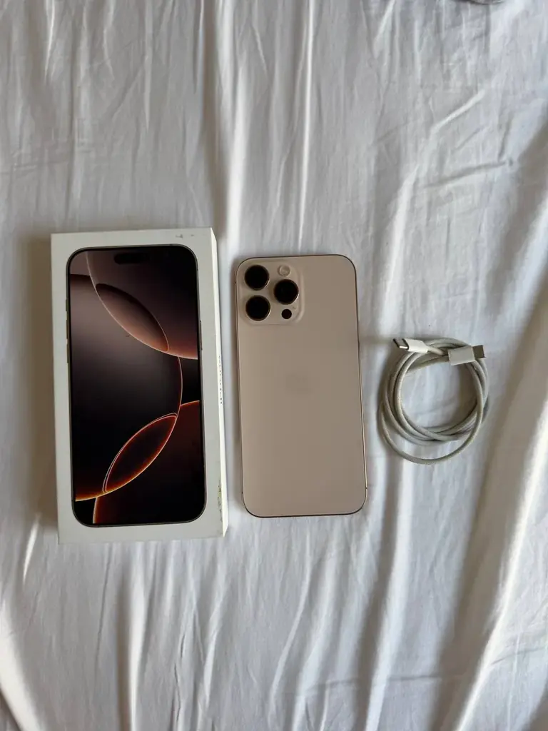 Продаю iPhone 16 Pro Max, 256 GB, в отличном состоянии.