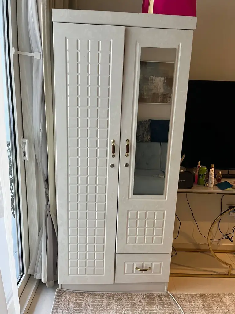 Продам шкаф, район Business bay, цена 300 aed, есть доставка 🚚
