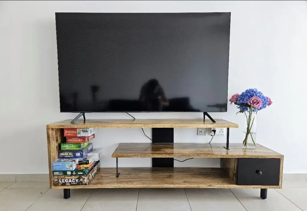 Samsung 65″ 4K Smart TV + Dolby Atmos soundbar + wall mount