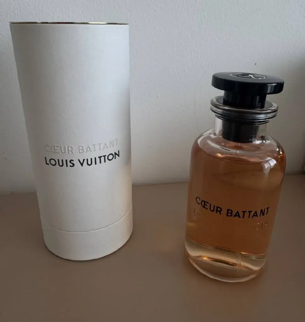 Продаю Louis Vuitton Cœur Battant, 100 мл, с фирменной коробкой. Практически полный флакон, в прекр…