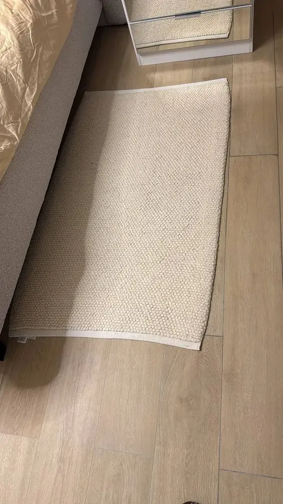 Продам три ковра H&M Home из шерсти (два маленьких и один большой)