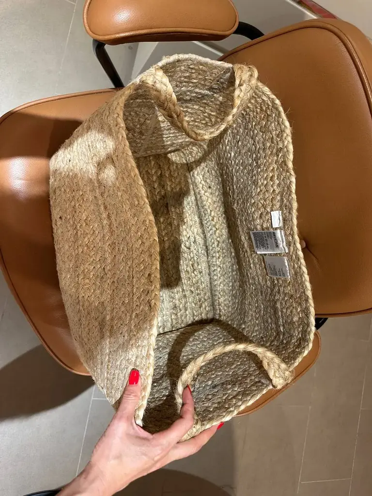 Большая джутовая корзина H&M Home, отлично смотрится в интерьере в прекрасном состоянии. Использова…