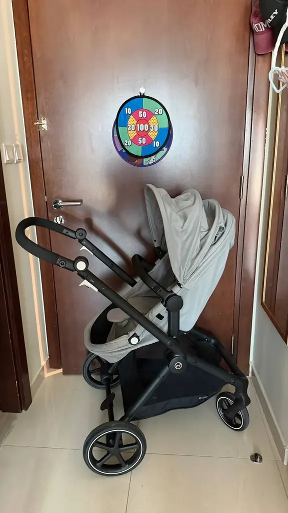 Каляска Cybex eos трансформер,в идеальном состоянии, люлька в комплекте новая, так и я не использов…