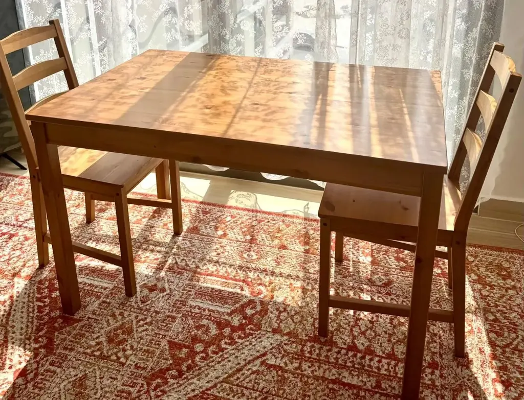 Стол обеденный IKEA  и 2 стула 300 aed  самовывоз Аль Барша