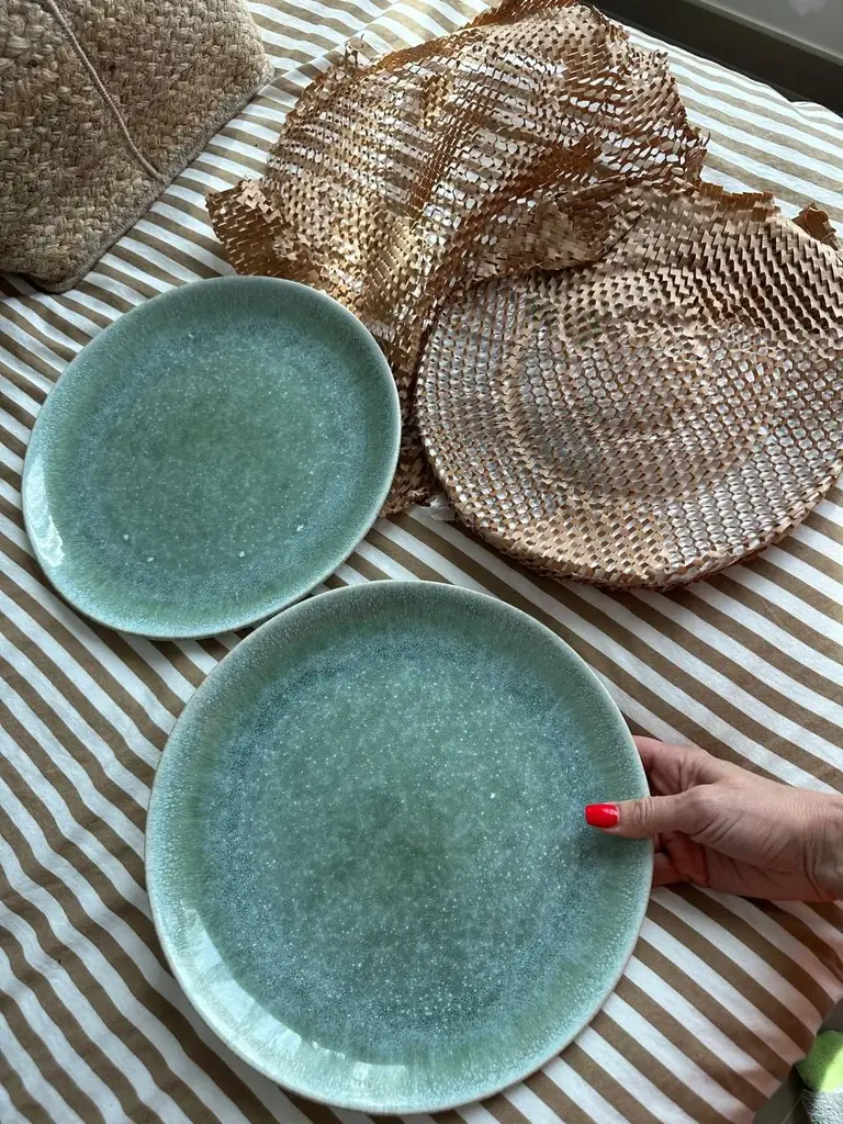 West Elm три абсолютно новые тарелки, 100% фарфор, уникальный рисунок. Каждая стоила 49 AED (три 14…