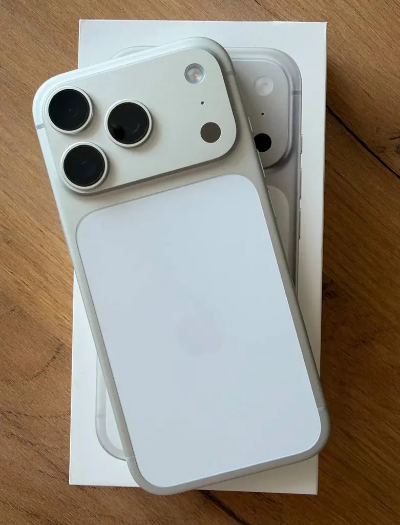 iPhone 17 Pro — Silver, 512 GB