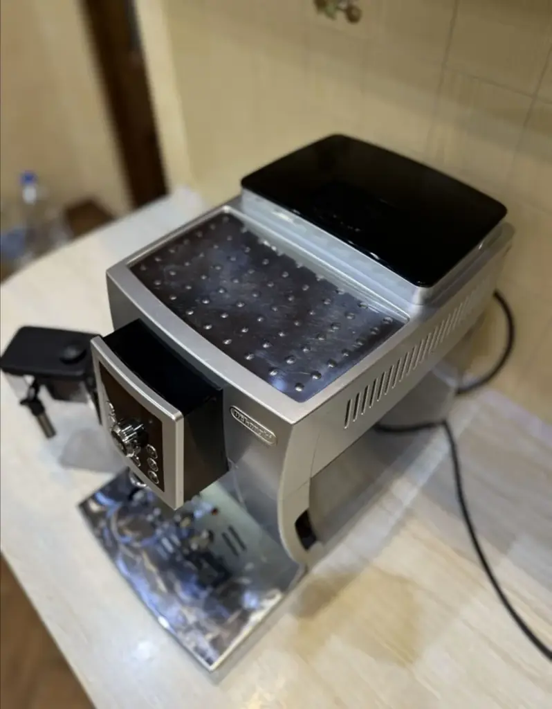 Продаю кофемашину Delonghi