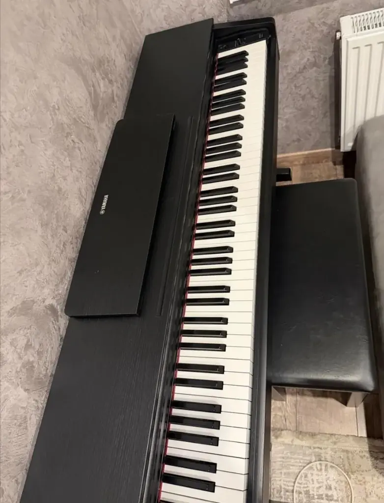 Продам Электро пианино YAMAHA, в идеальном состоянии, всё работает. Красивое, в чёрном цвете, без ц…
