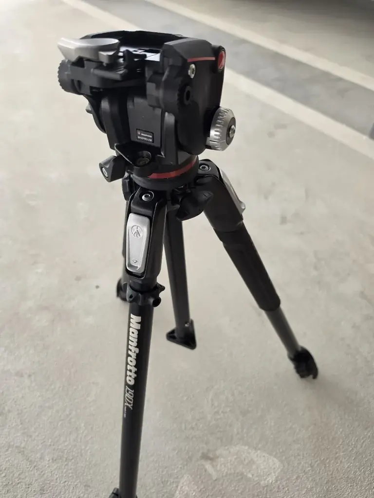 Студийная стойка Manfrotto 1004BAC Master Stand - 3 шт. По 350AED. Штатив Manfrotto 190X ALU 3 SEC.…