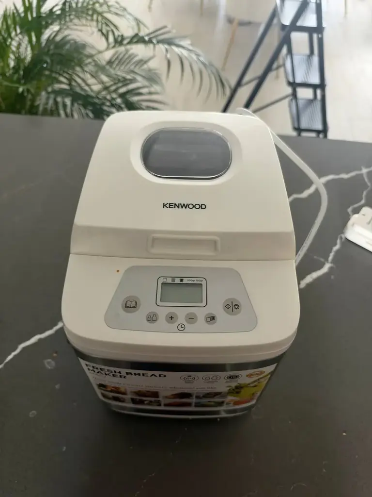 Продаю хлебопечку . 100 AED