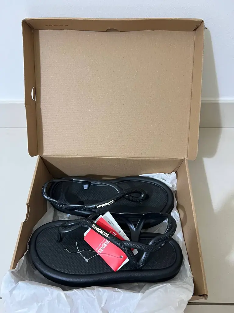 Продаю новые сандали Havaianas Размер: 39-40. Не носились, не подошел размер.