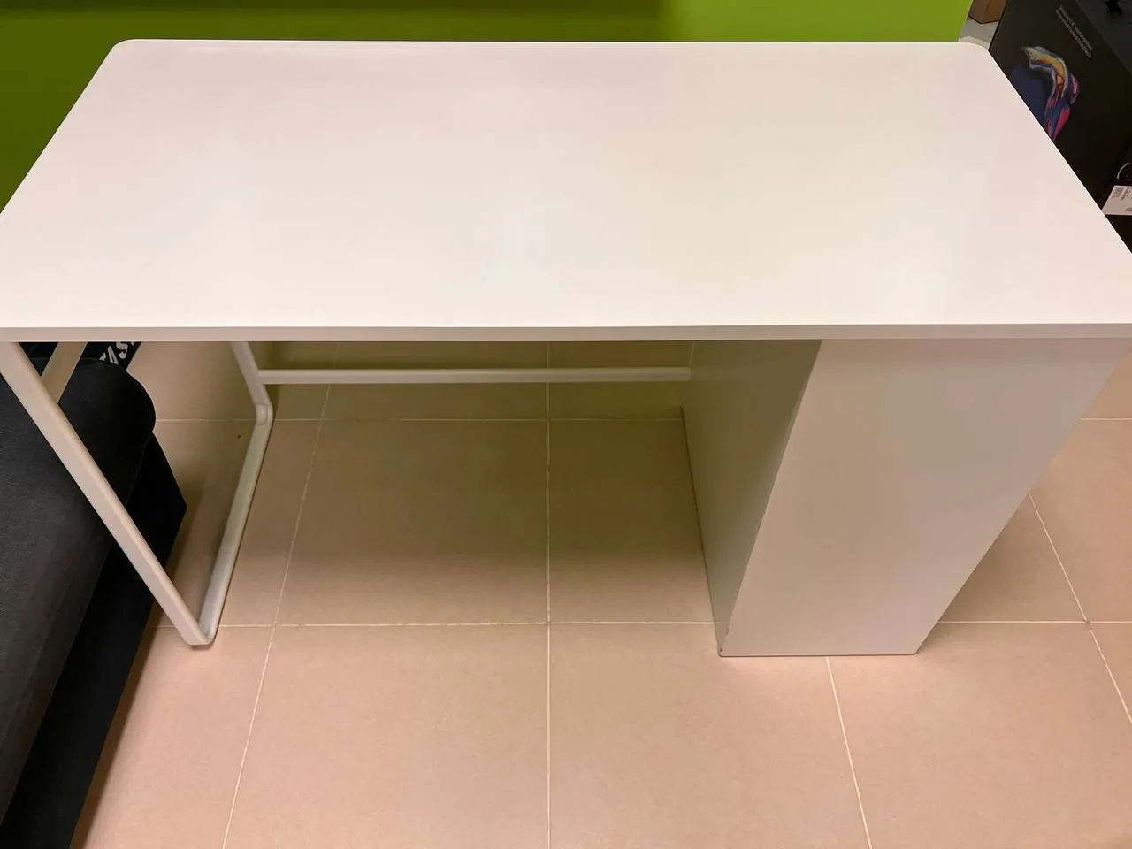Стол с выдвижной тумбой LARANDE (IKEA), 150 дирхамов📑