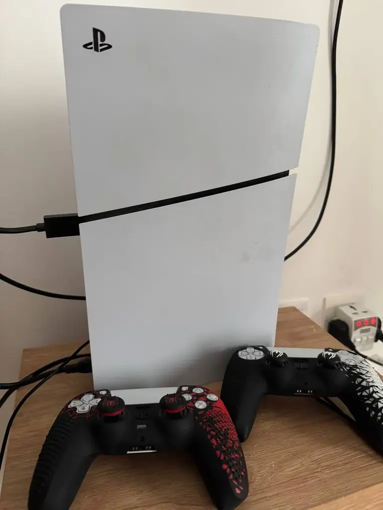 PS 5 slim с дисководом + 2 джойстика 1500aed