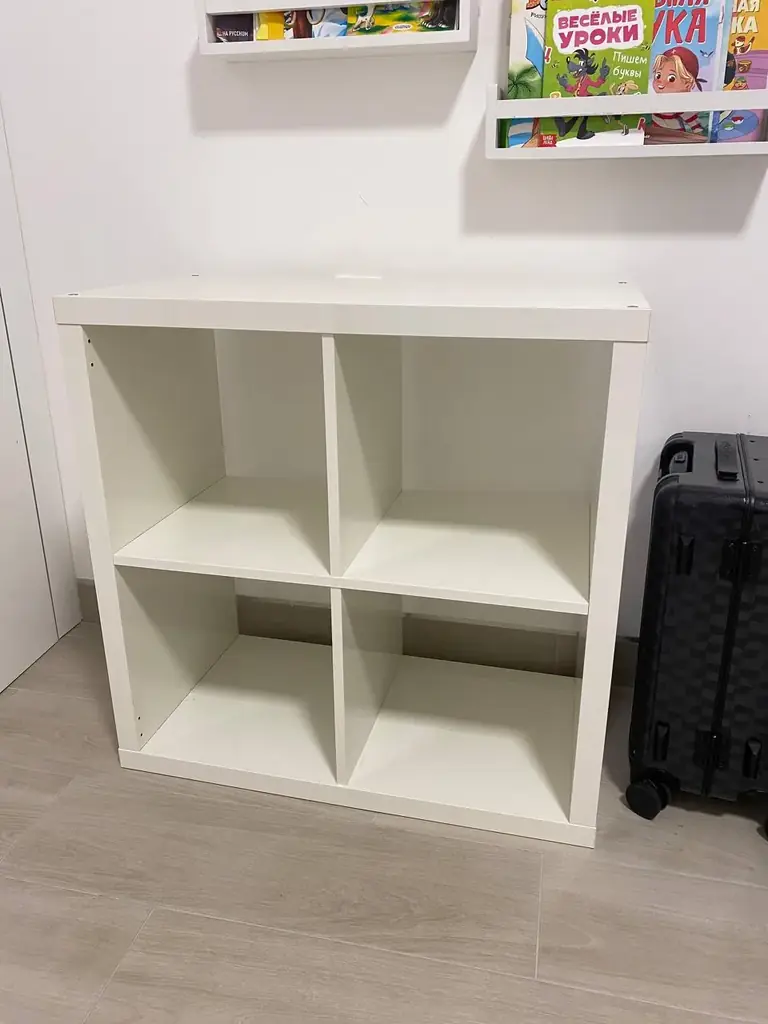 IKEA Kallax, HIGH-gloss white. 100 дирхам.Район JVC