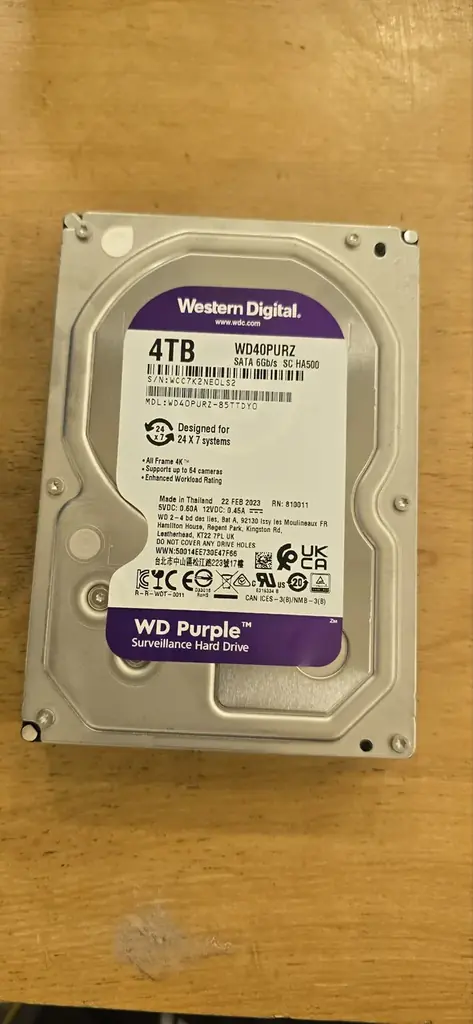 HDD 4TB в хорошем состоянии. Достался в подарок с регистратором в арендованном помещении.