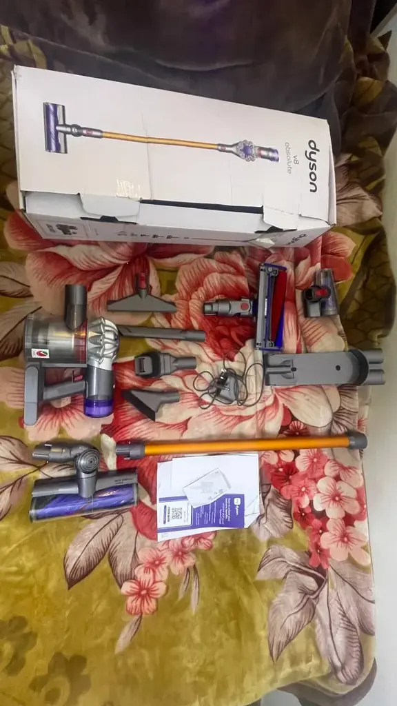 Срочно Продам пылесос - Dyson - v8 absolute. Полностью рабочий, все детали в комплекте. Мечта хозяй…