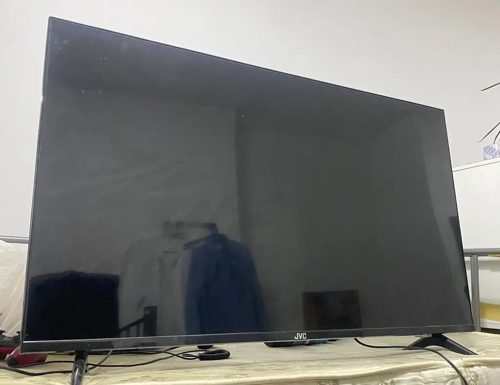 Продам кресло качалку от IKEA, телевизор JVC 43 дюйма, подставка для телевизора, плита электрическа…
