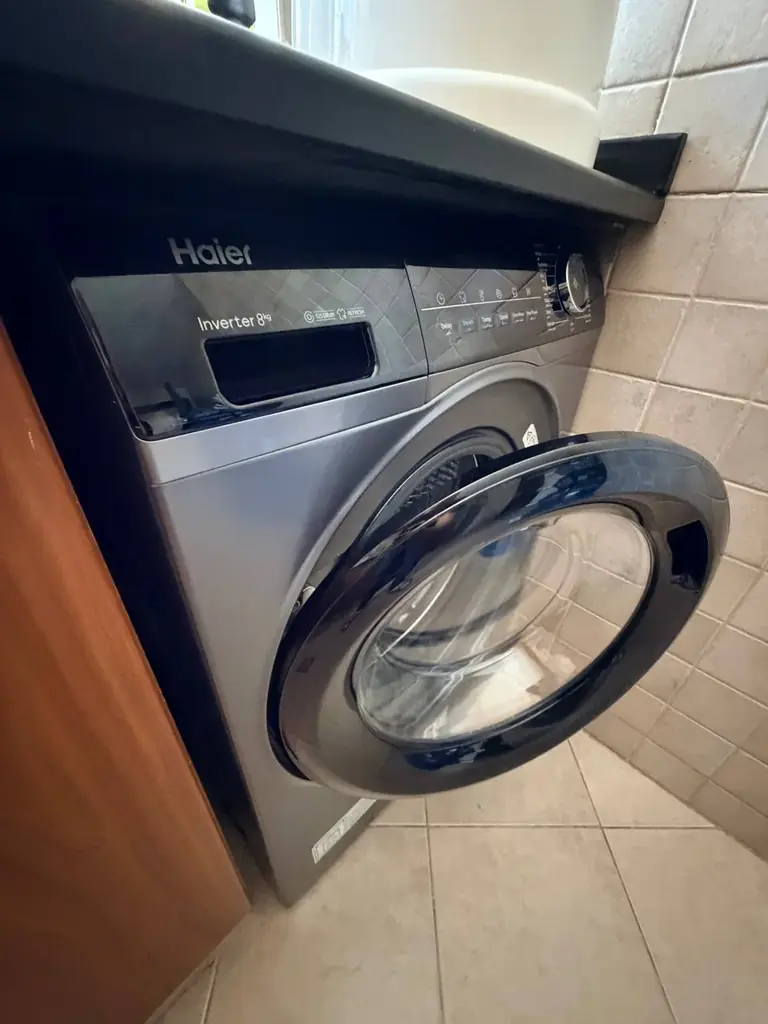 Стиралка Haier 8кг с функцией подачи пара, широкое окно для загрузки белья - 400aed