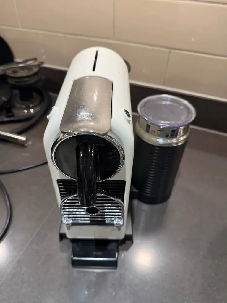 Капсульная кофеварка Nespresso 500 aed