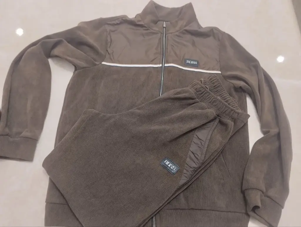• 🧥 Waikiki куртка (иссиқ, 5–6 ёшга бемалол келади) — 100 000 сўм