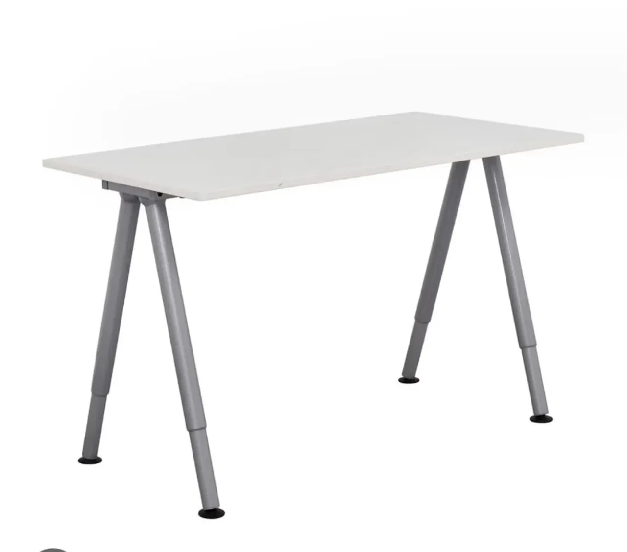 Письменный стол IKEA THYGE с регулируемыми телескопическими ножками