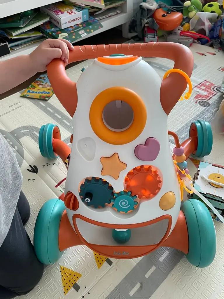 Продам ходунки -игрушка. Все работает. Один шарик. 20 евро. Забрать Beniferri.