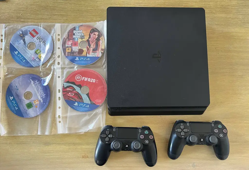Продаю PlayStation 4 Slim 1TB в хорошем состоянии.