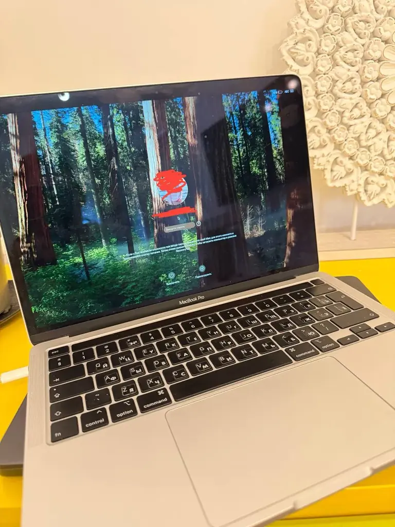 Продаю MacBook Pro 13” в хорошем состоянии.