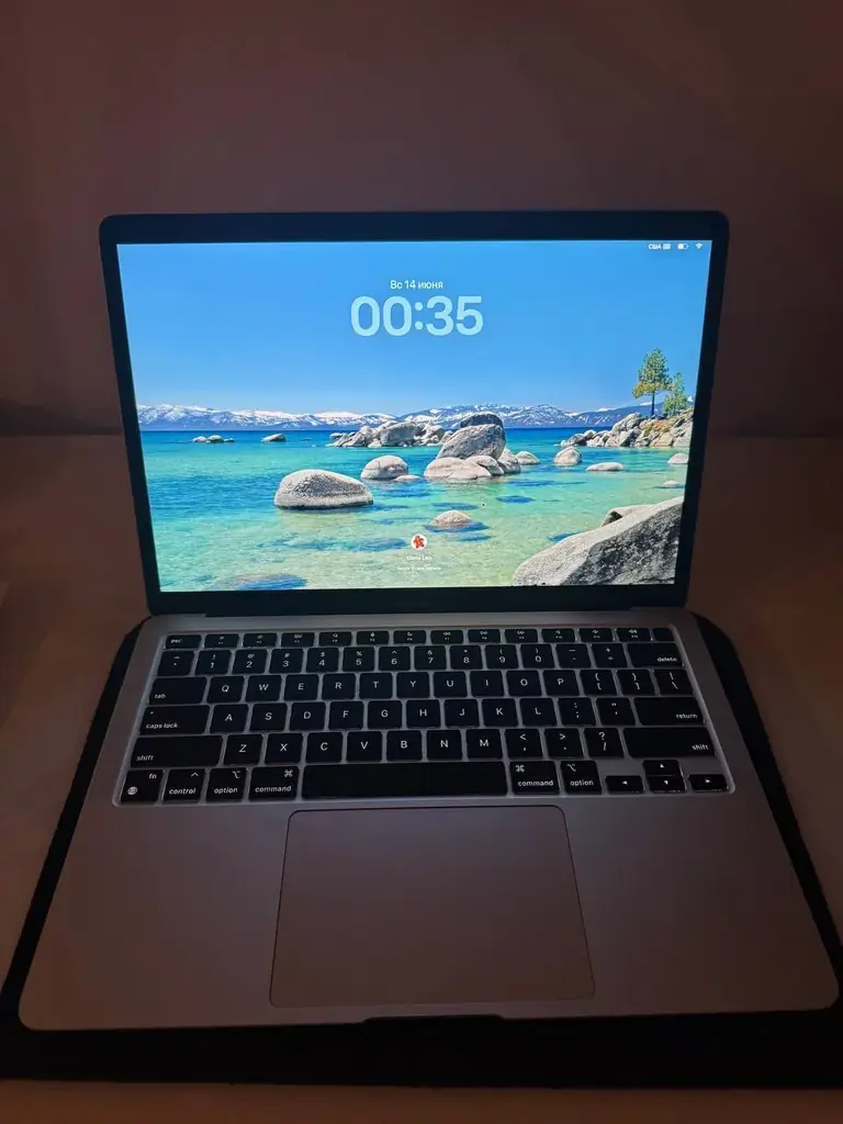 Продам MacBook Air m1 8gb/256 gb.