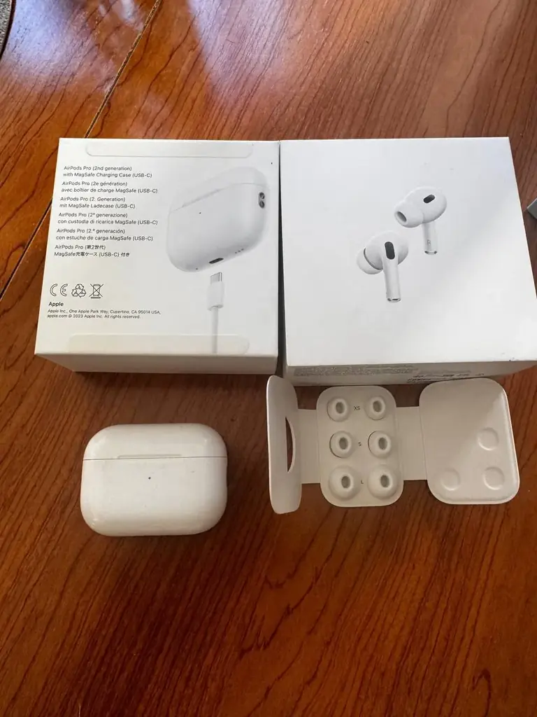 Продам AirPods Pro (2nd gen) MagSafe case