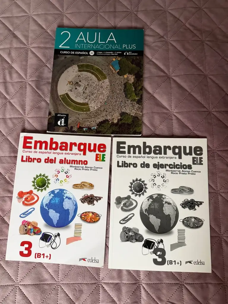 Продам книги по изучению испанского языка (Aula 2 и Embarque B1)