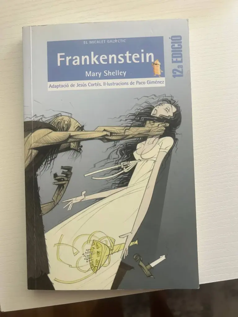 Продам книгу Франкенштейн на валенсийском. Обязательное чтение в примария 5.