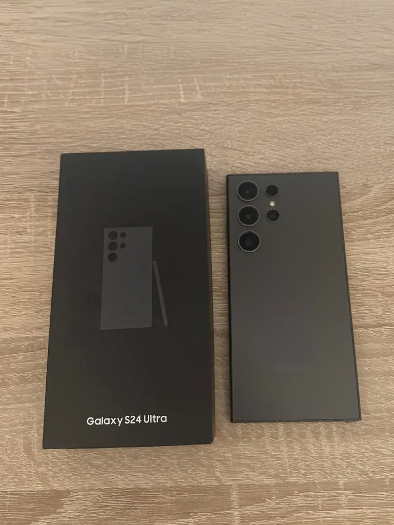 Galaxy S24 Ultra (чёрный, 512 ГБ): В идеальном состоянии, есть лишь небольшие следы эксплуатации, о…