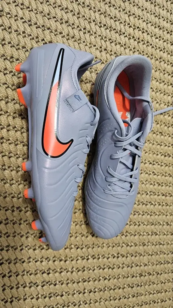 Продаю бутсы Nike Tiempo FG (натуральный/искусственный газон) - состояние как у новых, сыграл в них…