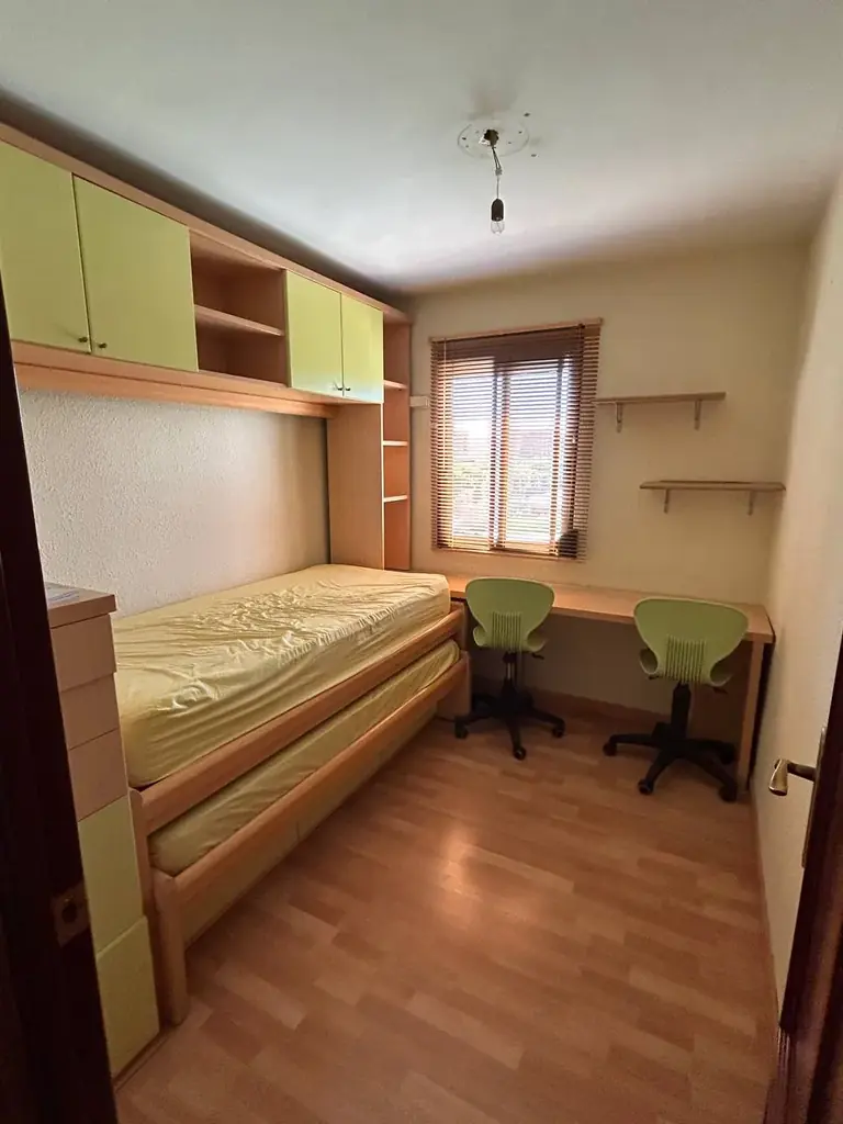 Продам детскую (подростковую) спальню на две кровати
