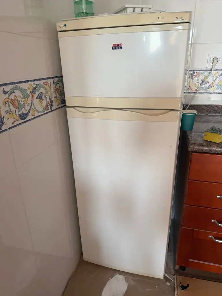 Продам небольшой холодильник, работает отлично 25€