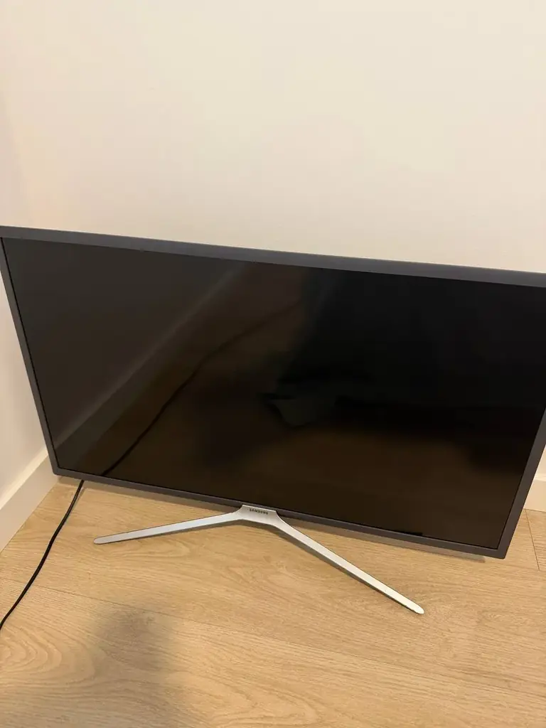 Продам телевизор Samsung (smart TV). В рабочем отличном состоянии. Причина продажи: купили больший …