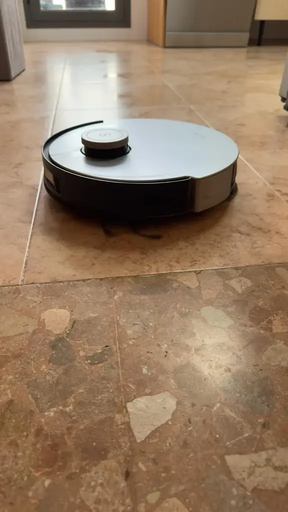 🚀 Продам робот-пылесос Ecovacs с базой самоочищения.